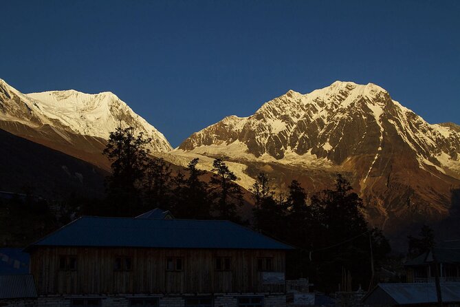 10 Days Manaslu Circuit Trek in Larke La Pass - Acclimatization and pacing: how to use the built-in plan
