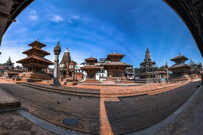 13 Days Trekking in Annapurna Circuit - Tea houses, meals, and what comfort really means here