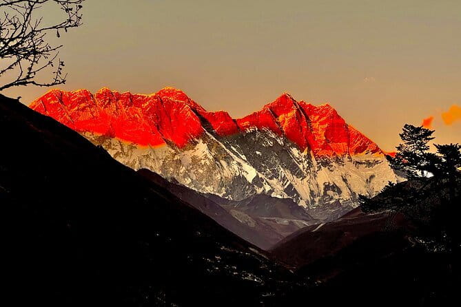 14 Days Everest Base Camp Trekking - Day-to-day trek rhythm: rivers, bridges, villages, and views that escalate