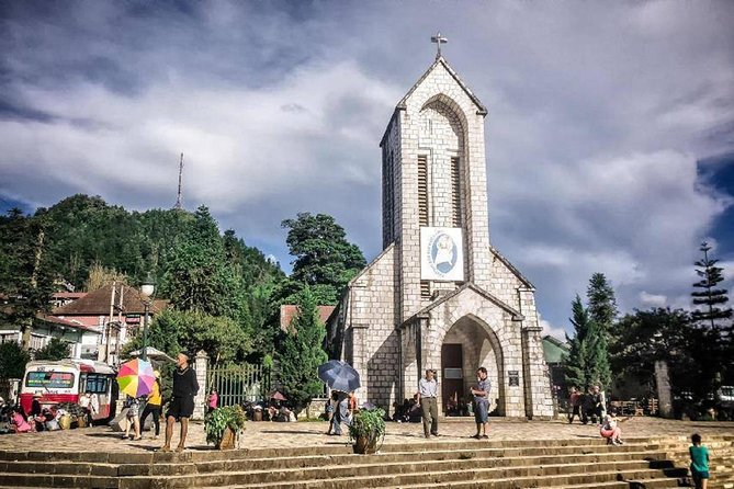 2-Day Sapa Trekking Tour from Hanoi by Luxury Limousine - Day 2: Lao Chai to Ta Van Trek with Village Lunch