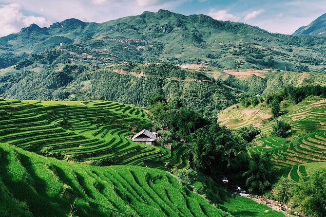 2-Day Trekking in Sa Pa from Ha Noi by sleeping bus - Day 1 trail to Y Linh Ho, Lao Chai, and Ta Van homestay