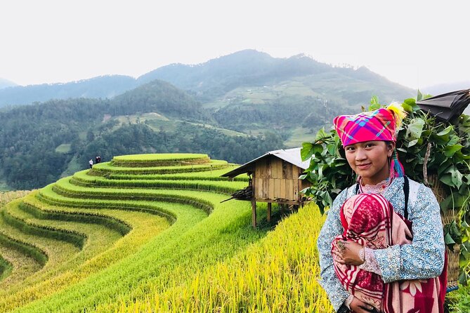 2-Day Trekking in Sa Pa from Ha Noi by sleeping bus - Meeting your local H’mong guide in Sapa town