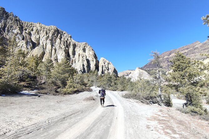 20 Days Annapurna Circuit Trek - Thorong La Pass day: early start, wind risk, and the Muktinath landing