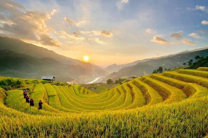3 Day 2 Night Trek - Day 2 night: farming or cooking, then a Tay family dinner