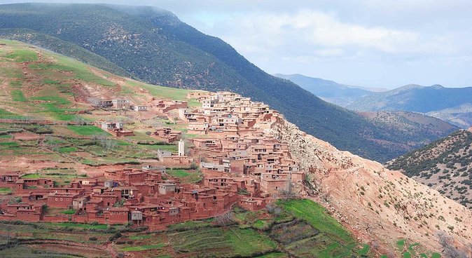 3 Day Trek in the Atlas Mountains and Berber Villages from Marrakech - Day 2: Oudit Pass hiking, Ikkis/Aguersiwal, and the Ait Aissa hamam evening