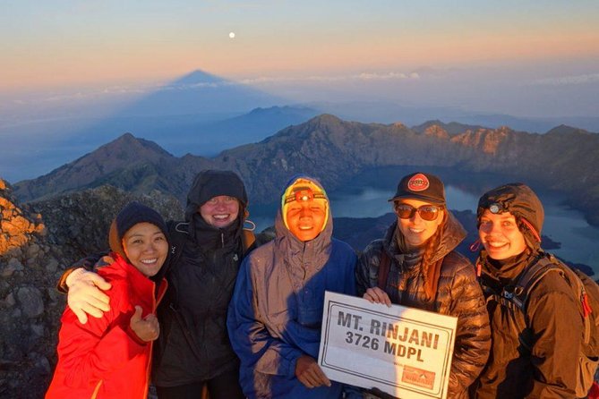 3 days 2 night trekking Rinjani to Summit and lake - Entering the trek: Senaru briefing, then Sembalun registration and Pos Stops