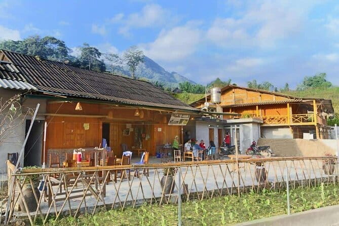 3-Days Sapa Trekking With Local Guide Overnight in Tavan Village - Day 3: a 6 km terraced rice trek, then the bus back to Hanoi