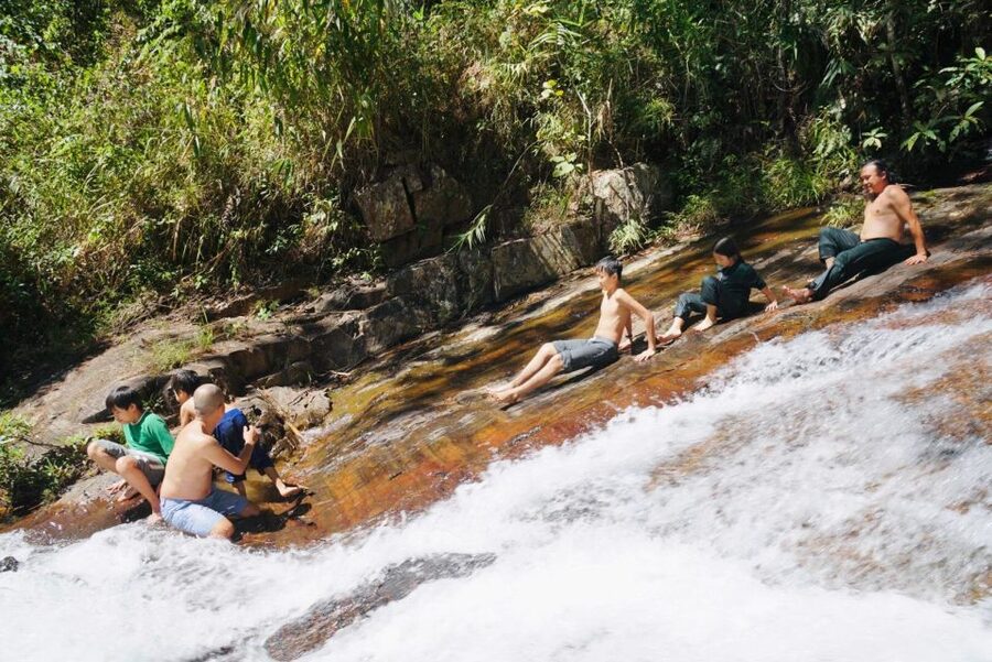 3-Hours Trekking Tour to Hidden Waterfall and Sturgeon Farm - Logistics that matter: no pickup, meeting point matters, timing matters