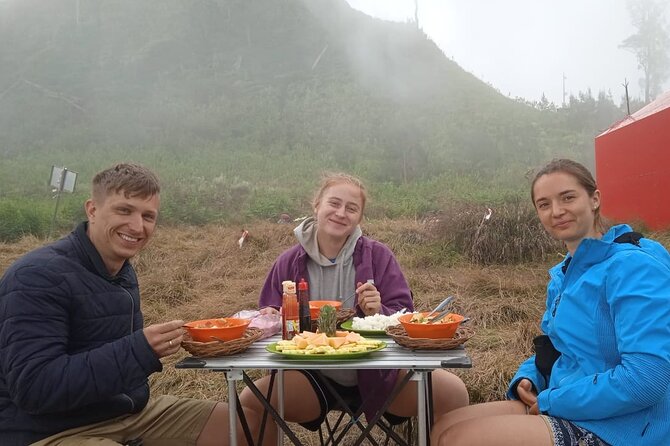 3D 2N Mount Rinjani Trekking Tour To Summit And Lake - Day 3: sunrise descent toward Senaru and lunch along the route