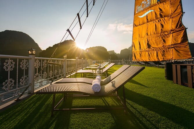 3Day Kayak & Trek to Ha Long Bay and Tamcoc (the 2nd day private) - Day 1: From Hanoi drive to Lan Ha kayaking lanes