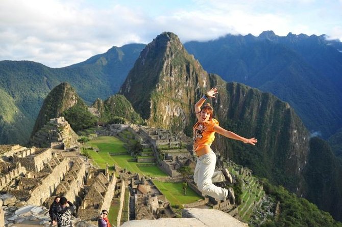 4-Day Lares Trek to Machu Picchu from Cusco - Day 1: Cusco pickup, Lares hot springs option, and the climb to Wakawasi