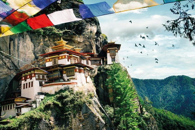 8 Days Bhutan Cultural Tour with 2-Day Bumdrak Trek - Phobjikha Valley and Gangtey Monastery: winter cranes and a monastery that studies for years