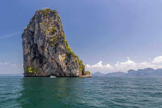 8-Days Hanoi, Sapa Trekking And Halong Bay Cruise - Day 8 Hanoi Wrap-Up: Markets and Airport Transfer