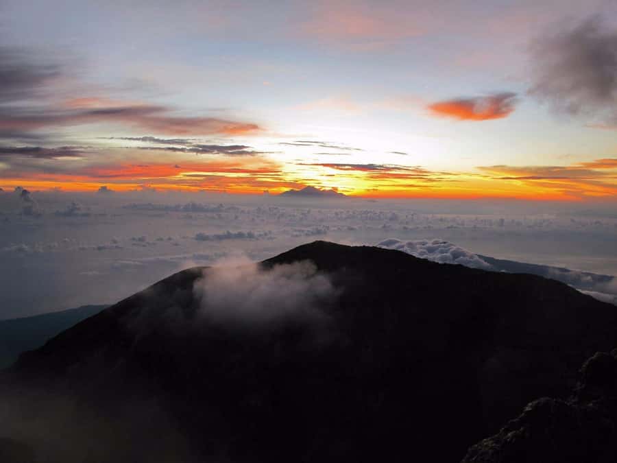 Bali: Mount Agung Sunrise Trekking Tour via Besakih Temple - Gear, food, and timing: how to avoid cold, hunger, and frustration