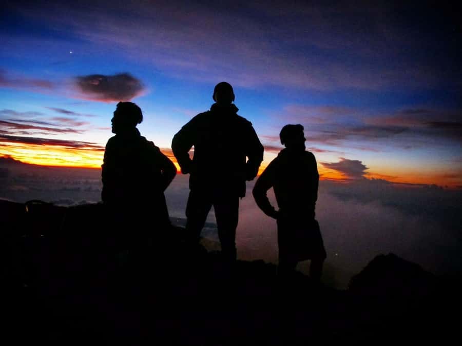 Bali: Mount Agung Sunrise Trekking Tour via Besakih Temple - Descent and safety: why the drop can be brutal