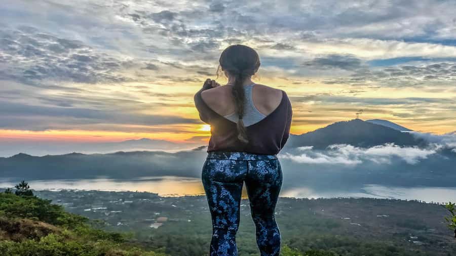 Bali: Mount Batur Sunrise Trek with A Female Guide - Meeting at Mt Batur Lounge: Comfort Before the Climb