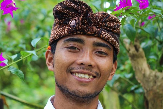 Bali Pure trek with spiritual journey, purification ceremony, local priest -Ubud - Getting Ready for the Melukat-Style Purification Ceremony