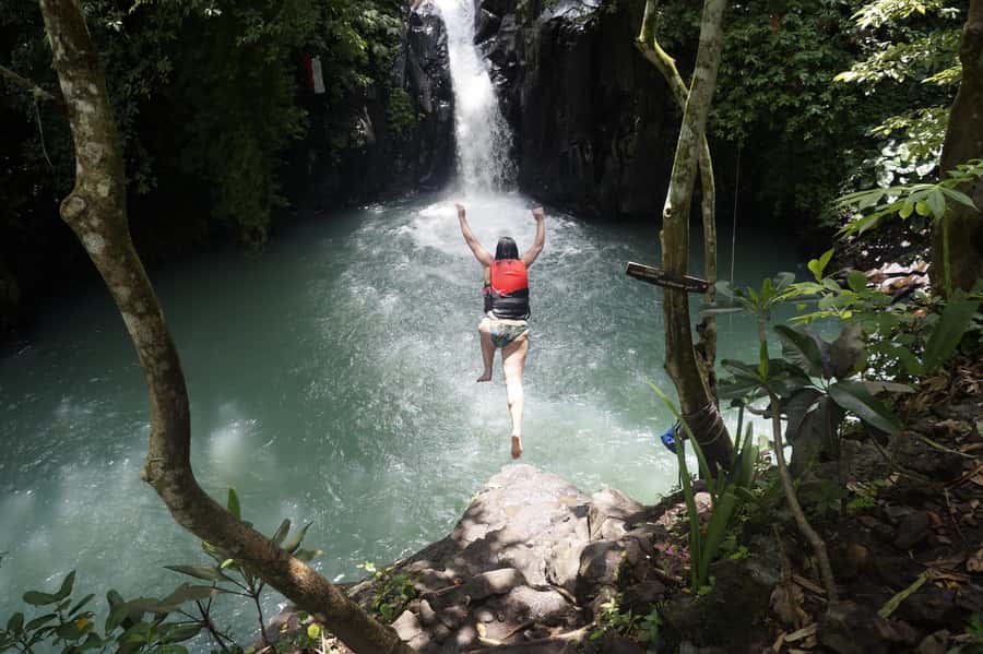 Bali: Sambangan Waterfalls Trekking, Sliding, & Jumping Trip - English-speaking guides and a small group rhythm (max 10)