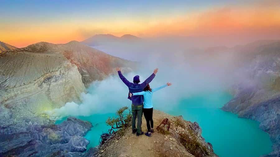 Banyuwangi: Ijen Crater Bluefire and Sunrise Guided Trek - Midnight trekking: the uphill hike you should mentally prepare for