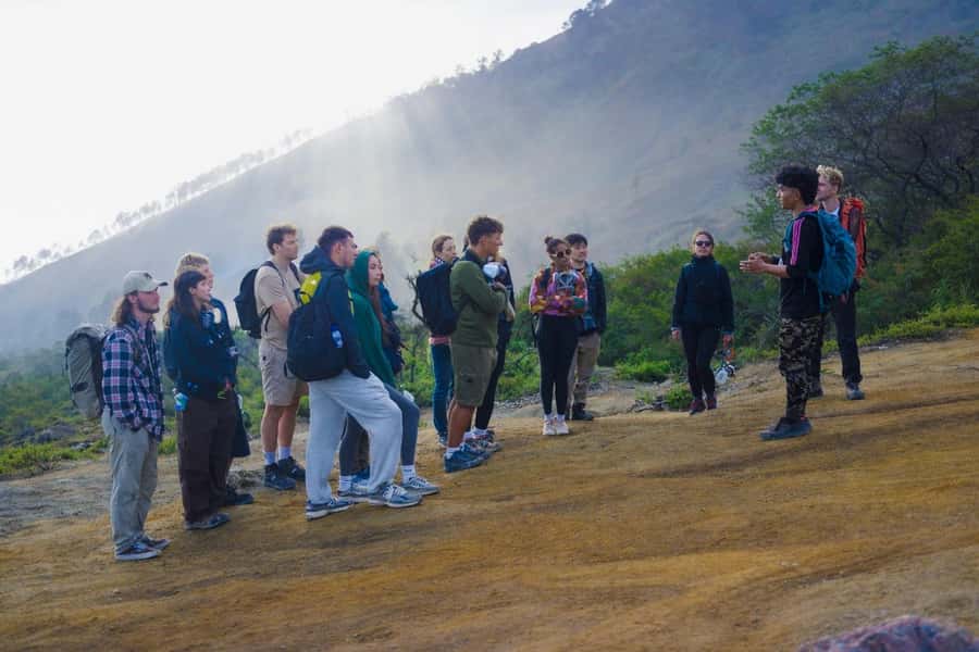 Banyuwangi: Ijen Crater Bluefire and Sunrise Guided Trek - Safety realities and the eligibility rules you should take seriously