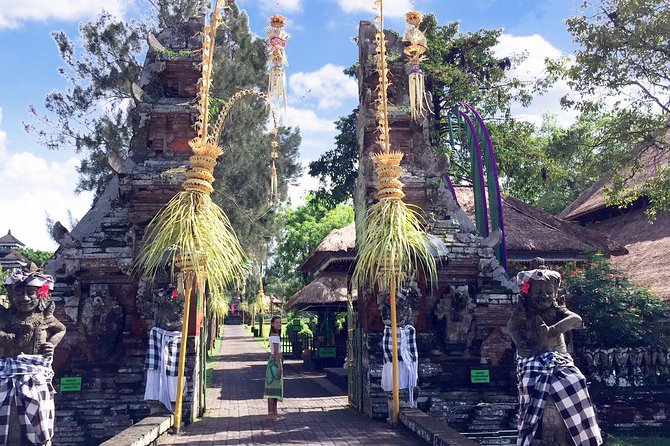 Best of Bali Water Temple and UNISCO Rice Terrace Trek - Tanah Lot Sunset: The Sea-Rock Temple You Actually Wait For