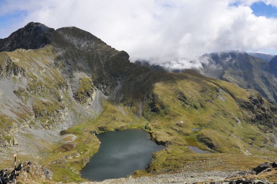 Brasov: Private Fagaras Mountains Trekking Tour - Vanatoarea lui Buteanu or a calm lake loop: the weather-based decision