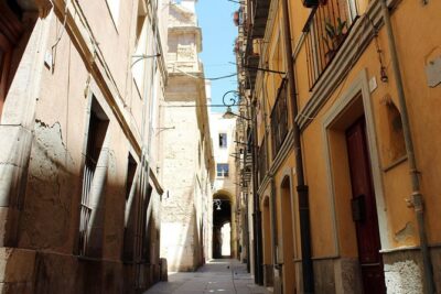 Cagliari urban trekking experience: the city you did not expect - Small-group pacing: why a max of 8 feels better in Castello