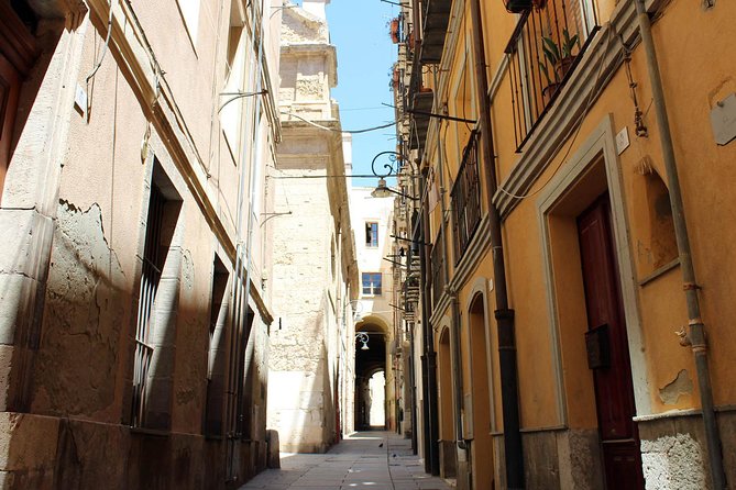 Cagliari urban trekking experience: the city you did not expect - Small-group pacing: why a max of 8 feels better in Castello