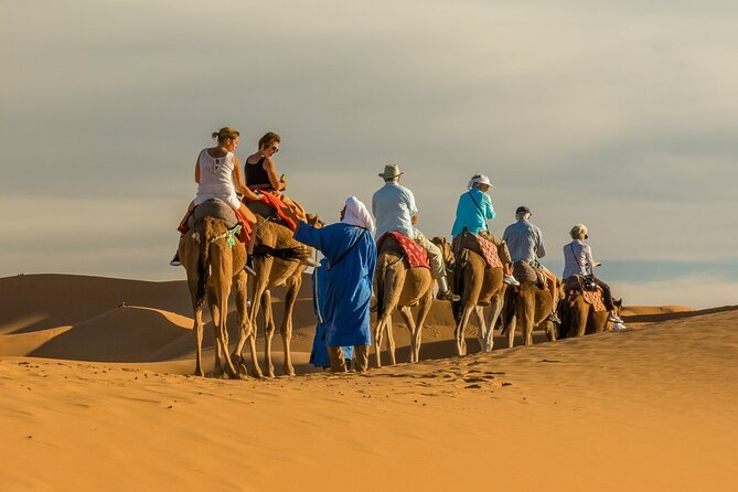 Camel trek with 1 Night in Luxury camp with Dinner+ Sundbording - Sunset and Dawn Views That Don’t Feel Like a Rush