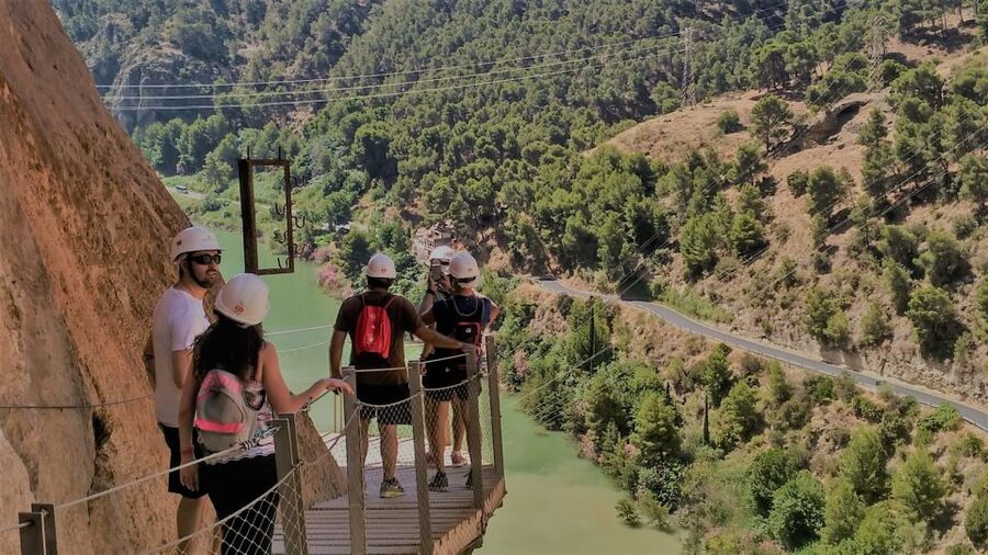 Caminito del Rey: Trekking Tour with Hiking Guide - What the guide adds: history stories, photo stops, and keeping the group moving