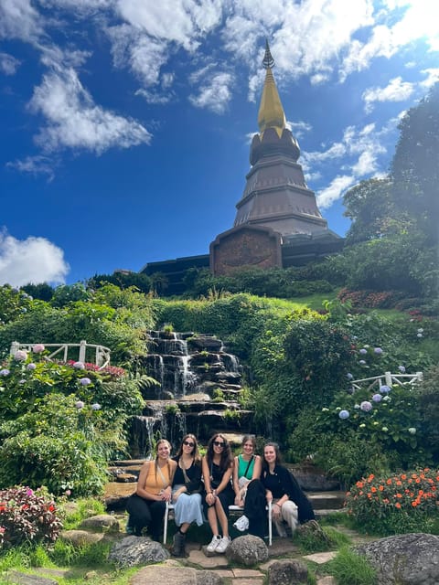 Chiang Mai: Doi Inthanon Park and Pha Dok Siew Trail Trek - King and Queen Pagodas: why the viewpoint is the point