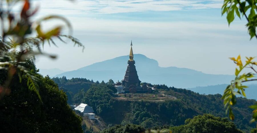 Chiang Mai: Doi Inthanon Park and Pha Dok Siew Trail Trek - Lunch and market time: Hmong Market shopping plus a real meal