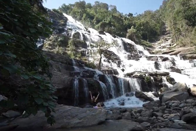 CHIANG MAI: Doi Inthanon-Trekking Pha Dok Seaw-Waterfall-Lunch - The jungle trek to the waterfall: pacing, walking sticks, and how to be comfortable