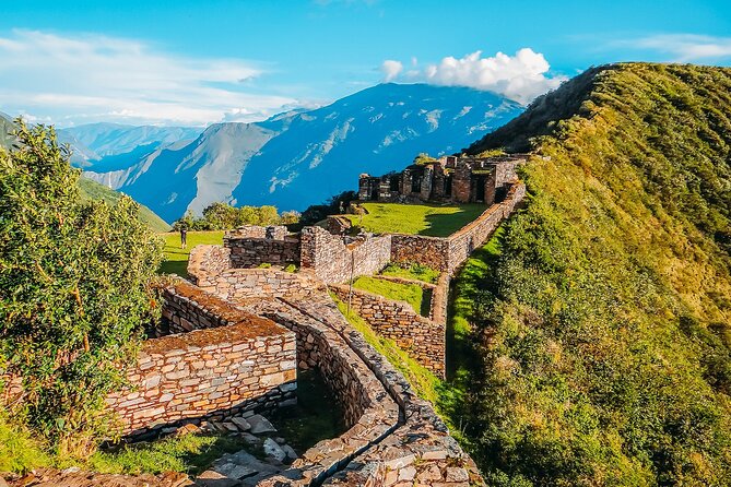 Classic Choquequirao Trek – 5 Days / 4 Nights - Day 1: Ruins of Choquequirao, Capuliyoc team time, and the drop into Chiquisca