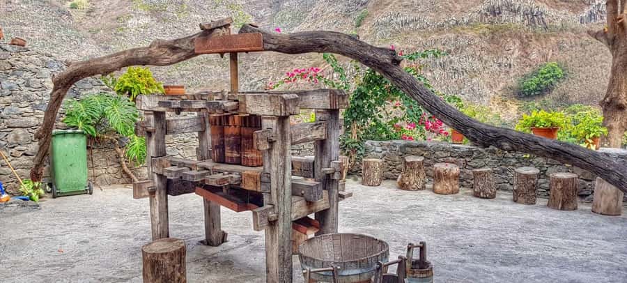 Cova–Paúl Valley Trek: Santo Antão Day Trip by Ferry - Ribeira Grande lunch stop: where the hike pauses and you refuel