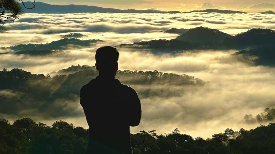 Dalat: Sunrise Trekking and Cloud Hunting experience - Sunrise and Cloud Views: Breakfast on Top, Photos Off the Tripod