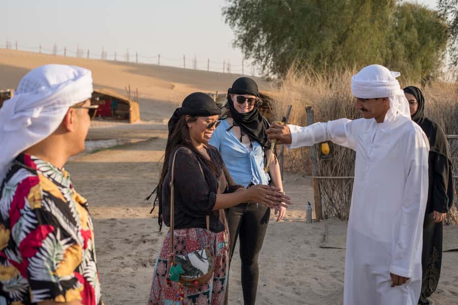 Dubai: Evening Camel Trekking & Dinner at Al Marmoom Oasis - Should you book this Al Marmoom camel trekking dinner?