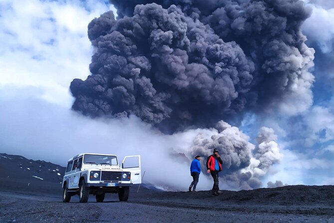 Etna excursion 3000 meters with 4x4 cable car and Trekking - Summit craters and the gas plume window: quick, but unforgettable