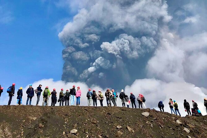 Etna excursion 3000 meters with 4x4 cable car and Trekking - Gear, cold, and dusty footing: how to make this day comfortable