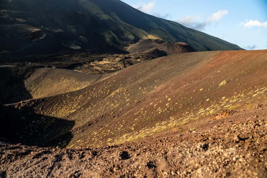 Etna Sunset Tour: Volcano trek, Cave & tasting from Catania - Small-group style (max 8): why guides can actually manage the details
