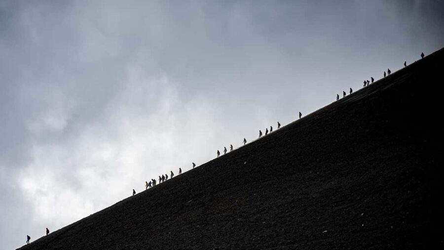 Etna: Trekking to the summit craters at 3340 meters - Barbagallo crater: more viewpoints, more volcanic texture