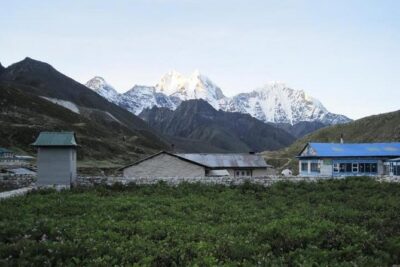 Everest Base Camp Trekking 14 days - Guide, porters, and safety: what “organized” means here