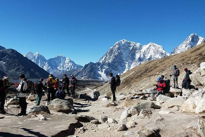 Everest Base Camp Trekking - Into the higher Khumbu: Duglha, yak herders, Chola lake