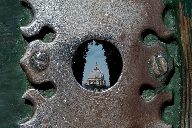Free Urban Trekking with an Archaeologist - Your Phone as a Time Machine: 3D AR on the Move