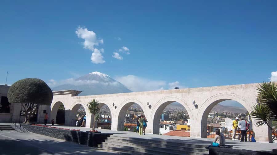 From Arequipa: Sillar Route Trek - Mirador de los Volcanes Photo Stop: Quick, Useful, and Sometimes Crowded