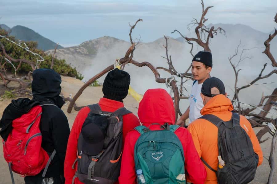 From Banyuwangi: Day Trip to Ijen Volcano with Guided Trek - Why Ijen Works as a Day Trip From Banyuwangi