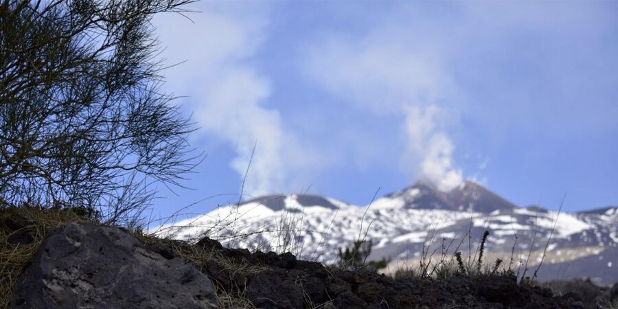 From Catania: trek on Mount Etna, Lava Cave & tasting Tour - Grotta Lunga Lava Cave: what the helmet-and-headlamp time is like