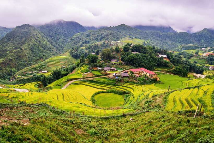 From Hanoi: 2-Day Sapa Trek Tour - Luxury Limousine Transfer - Sapa town overnight: hotel vs homestay and what can go wrong