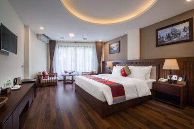 From Hanoi: 3-Day Sapa Trek with Guide, Homestay and Meals - Day 1: Hanoi to Sapa, Cat Cat Waterfall Walk, and Night in Town