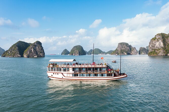 From Hanoi : Sapa Moutain Trek - Halong bay Heritage - Day 4: Surprise Cave and finishing with a brunch-and-disembark rhythm